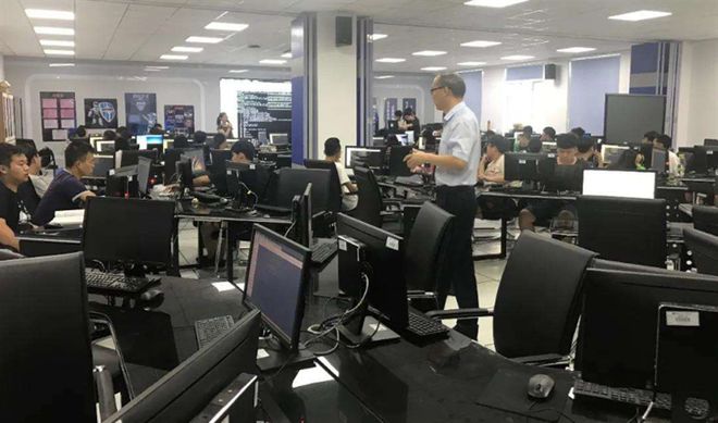 走進數(shù)字媒體技術(shù)應(yīng)用專業(yè) 技術(shù)服務(wù)引領(lǐng)未來創(chuàng)意